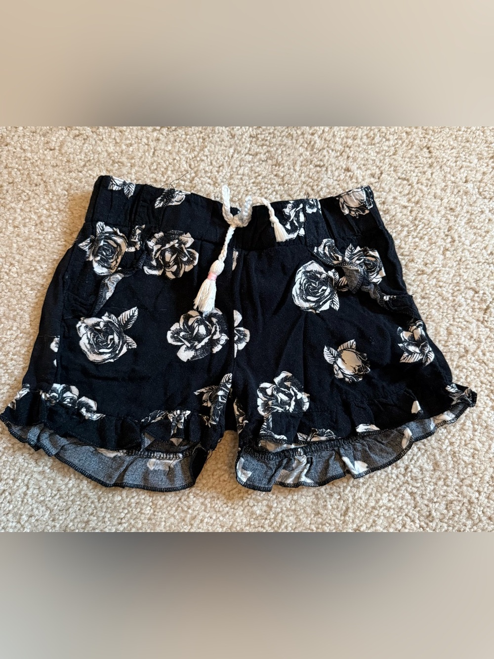 wonder nation Black Floral Ruffle Hem Shorts